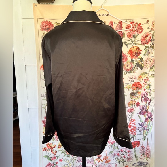Women’s silk like PJ top. This black with white piping. Pit to pit 23”. On trend - Picture 2 of 5